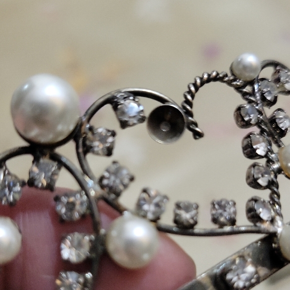 Elegant Pearl and Rhinestone Tiara - Picture 4 of 4